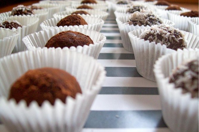 ALBA walking & TASTING tour (food, wine and history) - Wine, coffee, and dessert: how the meal unfolds across the walk
