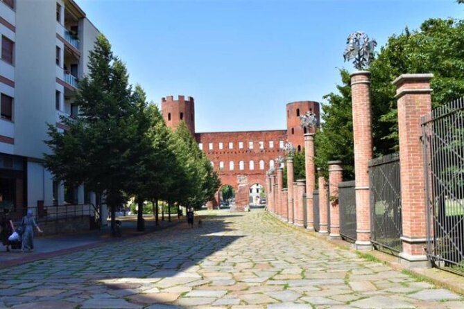 ASK your Turin friend anything you want! - How the hour actually works: you bring questions, the local brings context