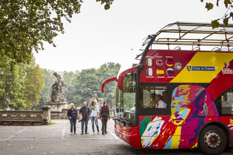 MBun Hamburger Shop and Open Bus Turin - Meal Timing Tips: Make the Burger Part of the Day