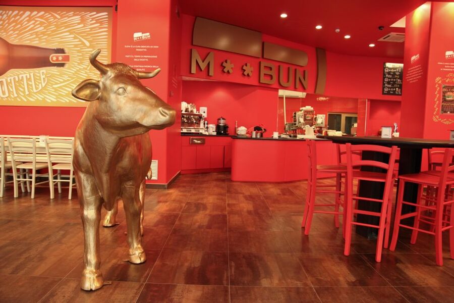 MBun Hamburger Shop and Open Bus Turin - What Makes a Piedmontese Hamburger Feel Different