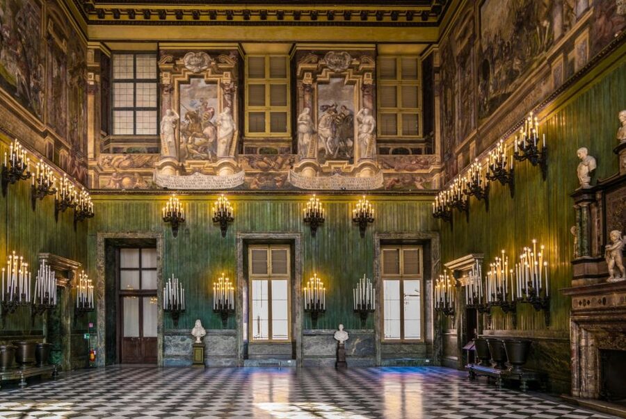 Royal Palace of Turin Skip-the-Line Ticket and Guided Tour - What the guide does (and why it matters)