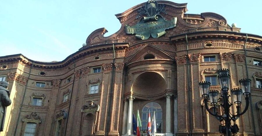 Turin: 2,5 Hour Classic Walking Tour - Palazzo Madama and the court-world of Turin