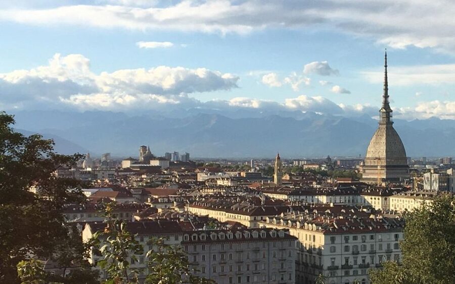 Turin: Gourmet Food Tour - The Wine Stop (30 Minutes) Sets the Tone