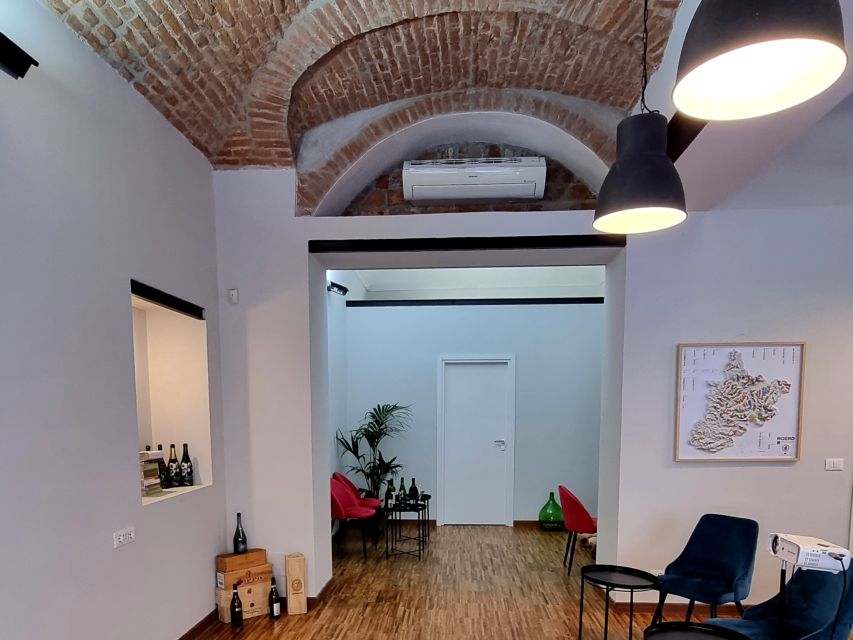 Turin: Local Wine Tasting in the Heart of the City - The 90 minutes: what happens during the four-wine tasting