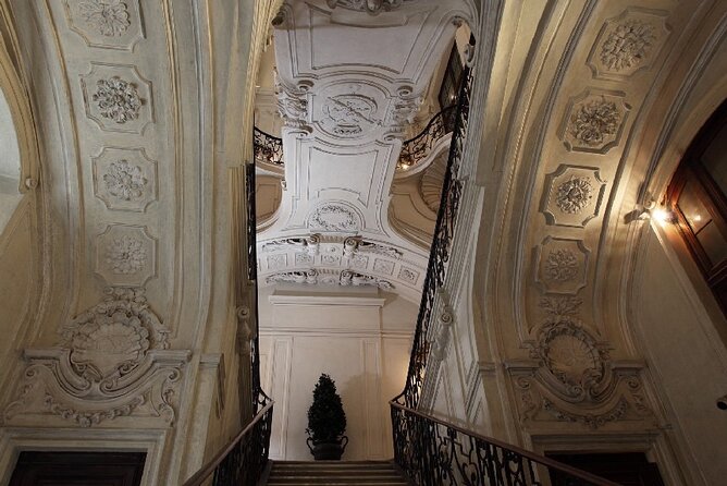 Turin Royal Palace Private Guided Tour with Skip-the-Line Entry - Private and guided: what you gain with only your group